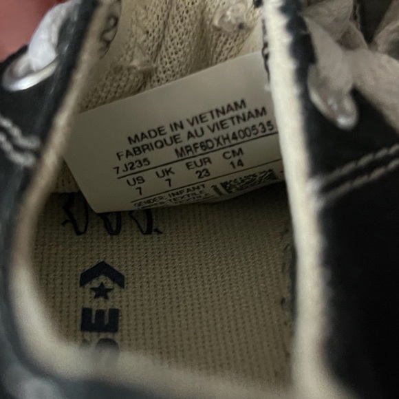 Converse Kids Black and White Sneakers size 7 - Picture 6 of 6